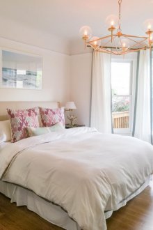 Headboard ke tetingkap dengan tetingkap teluk
