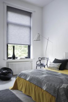Headboard ke tingkap di apartmen