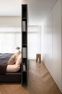 Partition headboard katil ke tingkap bilik tidur
