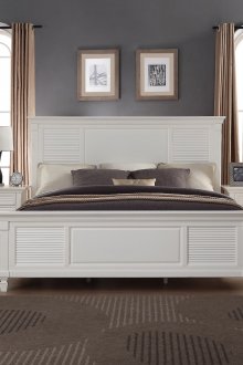 Kepala katil katil ke dinding di dalam bilik tidur