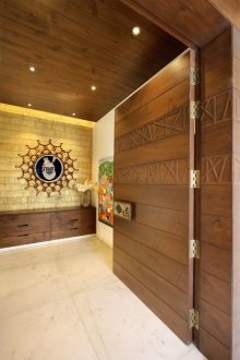 Стенни панели за коридора в етнически стил.