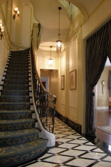 Стенни панели за коридора с позлата