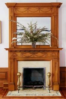 Покривки във вътрешността около камината