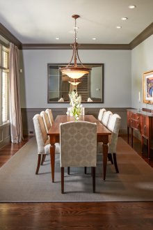 Кафяви корнизи в интериора