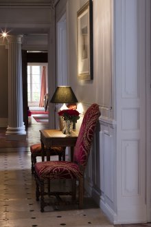 Корнизи във вътрешността на коридора