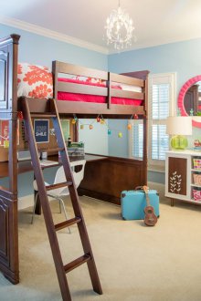 Двуетажно легло в стаята