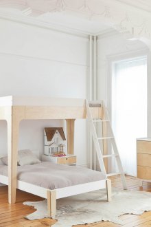 Детско легло с лаконичен дизайн