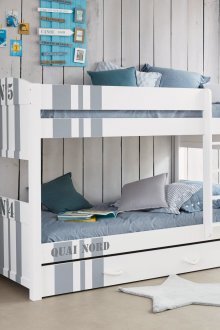 Двуетажно легло с надпис