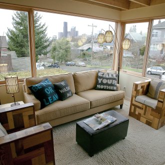 Прост декор на верандата