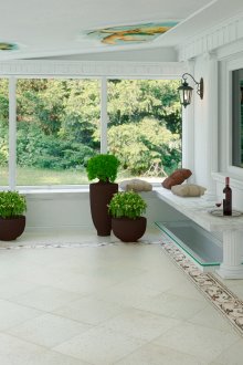 Каменни пейки на верандата