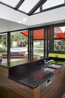 Дизайн на кухня 20 кв.м кафяв