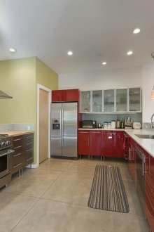 Дизайн на кухня 20 кв.м червен