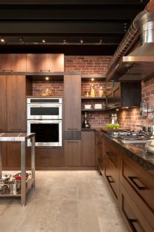 Дизайн на кухня 20 кв.м орех