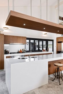 Дизайн на кухня с фурнир 20 кв.м