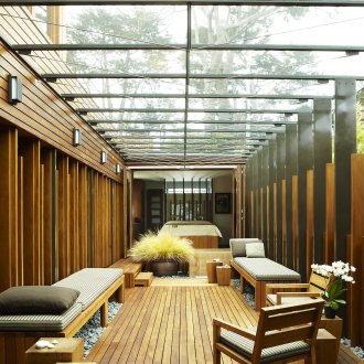 Съвременна остъклена веранда