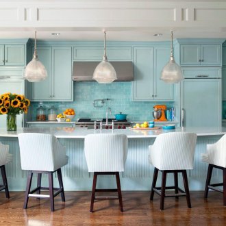 Плътно синя кухня