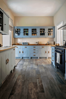 Ретро кухня в сини тонове