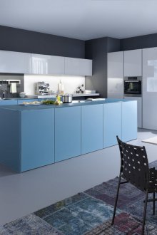Модерна синя кухня