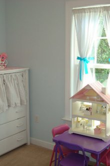 Дизайн на завеси за детска стая с лъкове