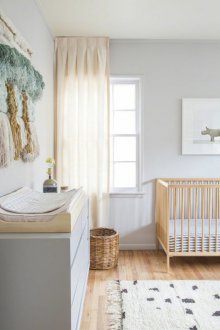 Дизайн на завеси за детска стая бежово