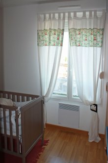 Дизайн на завеси за детска стая бял