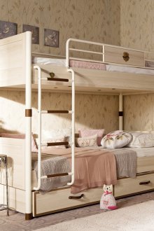Красиво крема двуетажно легло със стълби