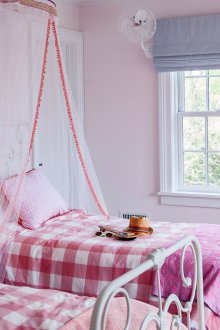 Римски дизайн на завеси за детска стая прост