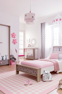 Дизайн на завеси за детска стая от сива полка