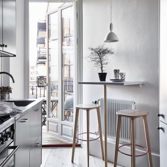 Dapur reka bentuk dengan bar untuk dua