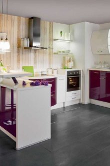 Reka bentuk dapur dengan bar counter violet