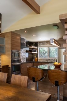 Reka bentuk dapur dengan kaunter bar di pedalaman