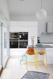 Reka bentuk dapur dengan kaunter bar moden