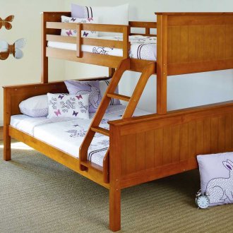 Дървено двуетажно легло в детската стая