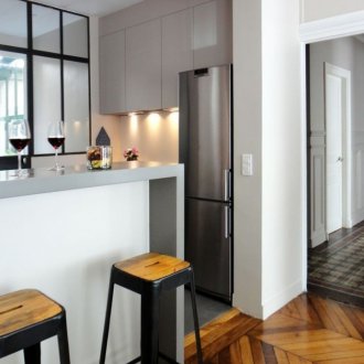 Reka bentuk dapur dengan kaunter bar sempit