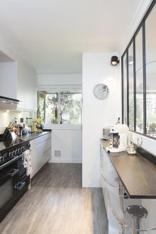 Reka bentuk dapur dengan bar wenge