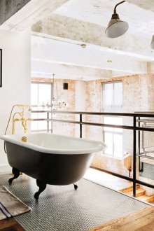 Модерна баня с таванско помещение