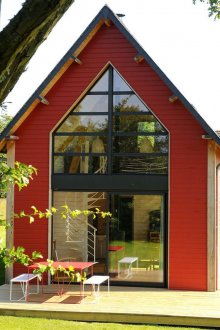 Двуетажна лятна къща