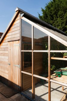 Къща за смяна с оранжерия