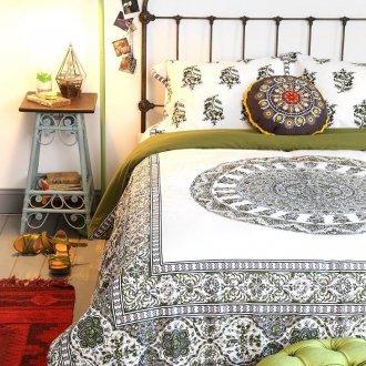 Маслинов цвят в декора