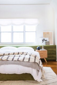 Табла с маслинен цвят в интериора