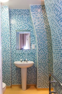 Ниша в банята е къдрава