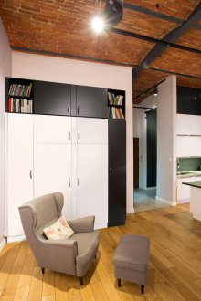 Ниша в стаята в индустриален стил