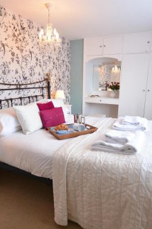 Ниша с тоалетка