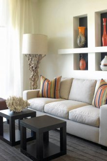 Ниша в стаята с вази