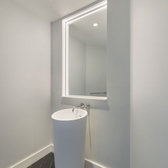 Ниша в стаята с огледало