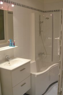 Bilik mandi DIY putih