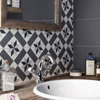 Bilik mandi berjubin