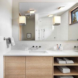 Bilik mandi DIY dengan perabot berlamina