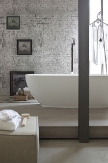 Bilik mandi DIY dengan kertas dinding