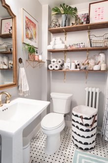 Bilik mandi DIY dengan rak